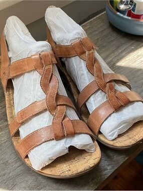 The Walking Co abeo adjustable sandals
